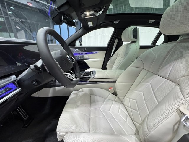 New 2026 Oxide Grey Metallic BMW 760i xDrive image 18