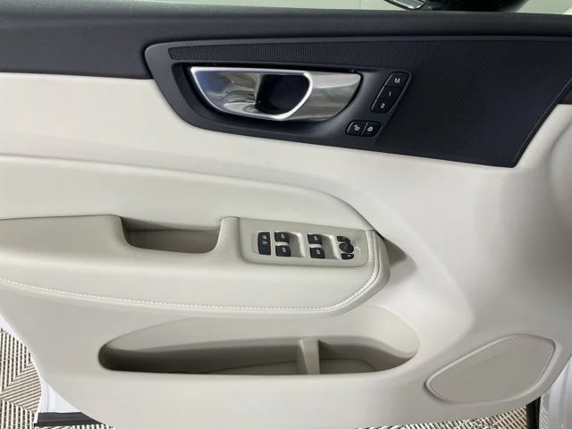 2025 Volvo XC60 Plus - Photo 15