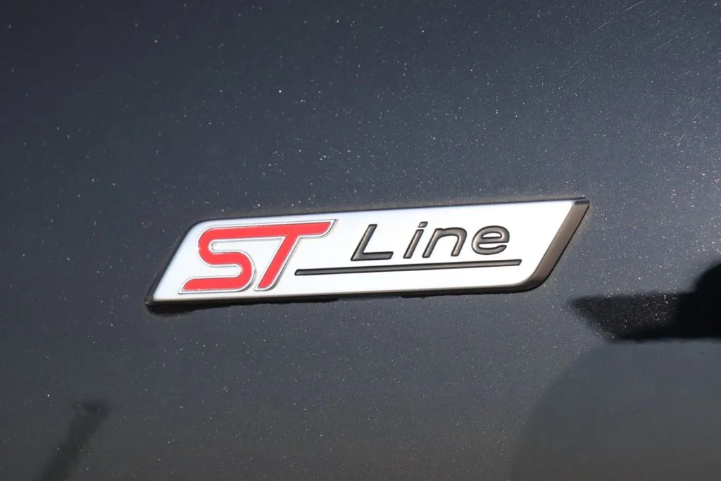 New 2025 Agate Black Metallic Ford ST-Line Select image 29