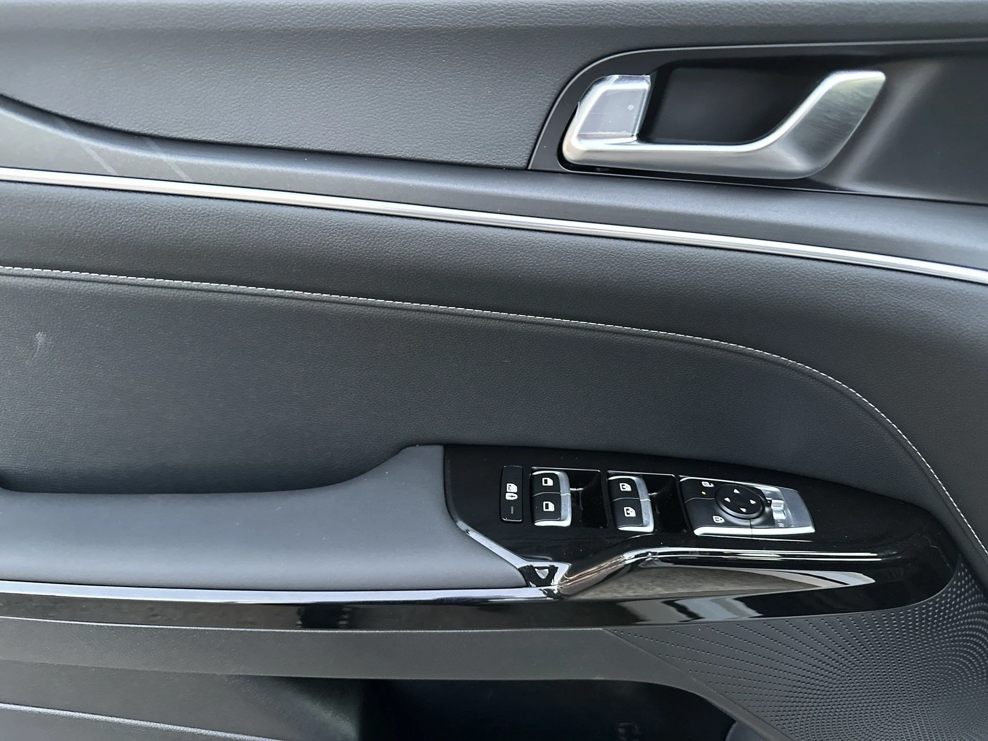 New 2026 Wolf Gray Kia GT-Line FWD image 30