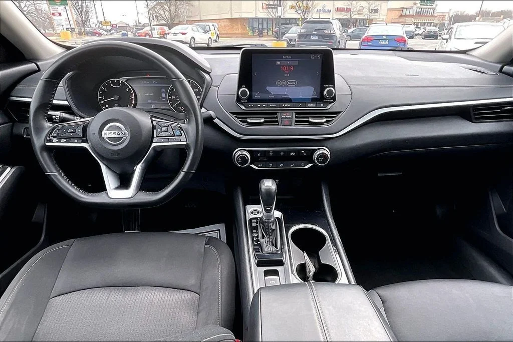 Used 2022 Gray Nissan 2.5 SV image 17