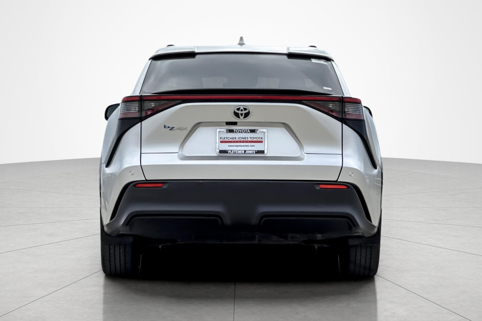 Used 2024 SILVER METALLIC Toyota XLE image 4