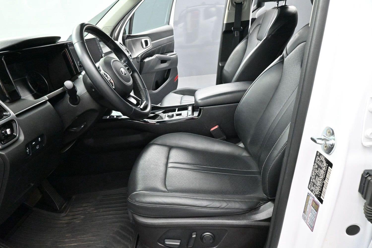 Used 2021 Glacial White Pearl Kia SX image 12