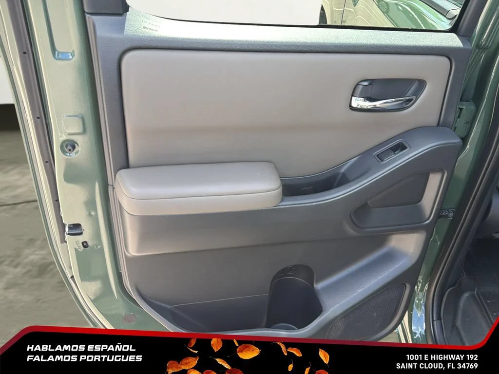 Used 2022 Green Nissan Crew Cab SV 4x4 image 24