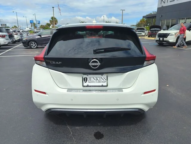 Used 2023 White Nissan S image 7