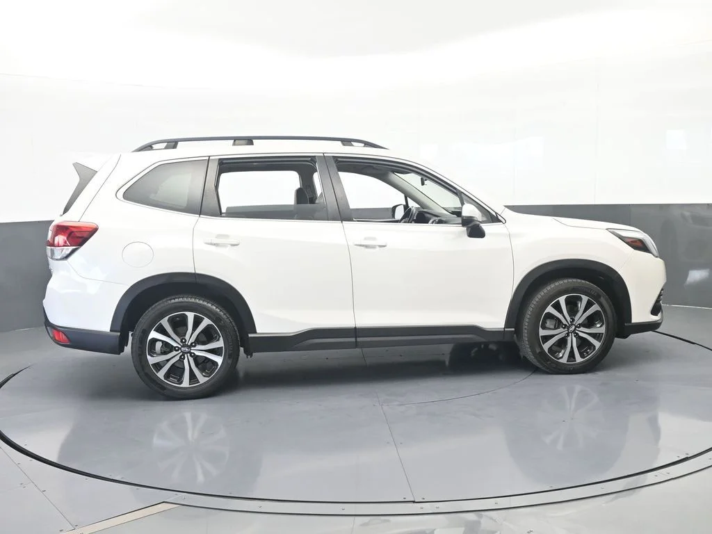 Used 2022 Crystal White Pearl Subaru Limited image 7
