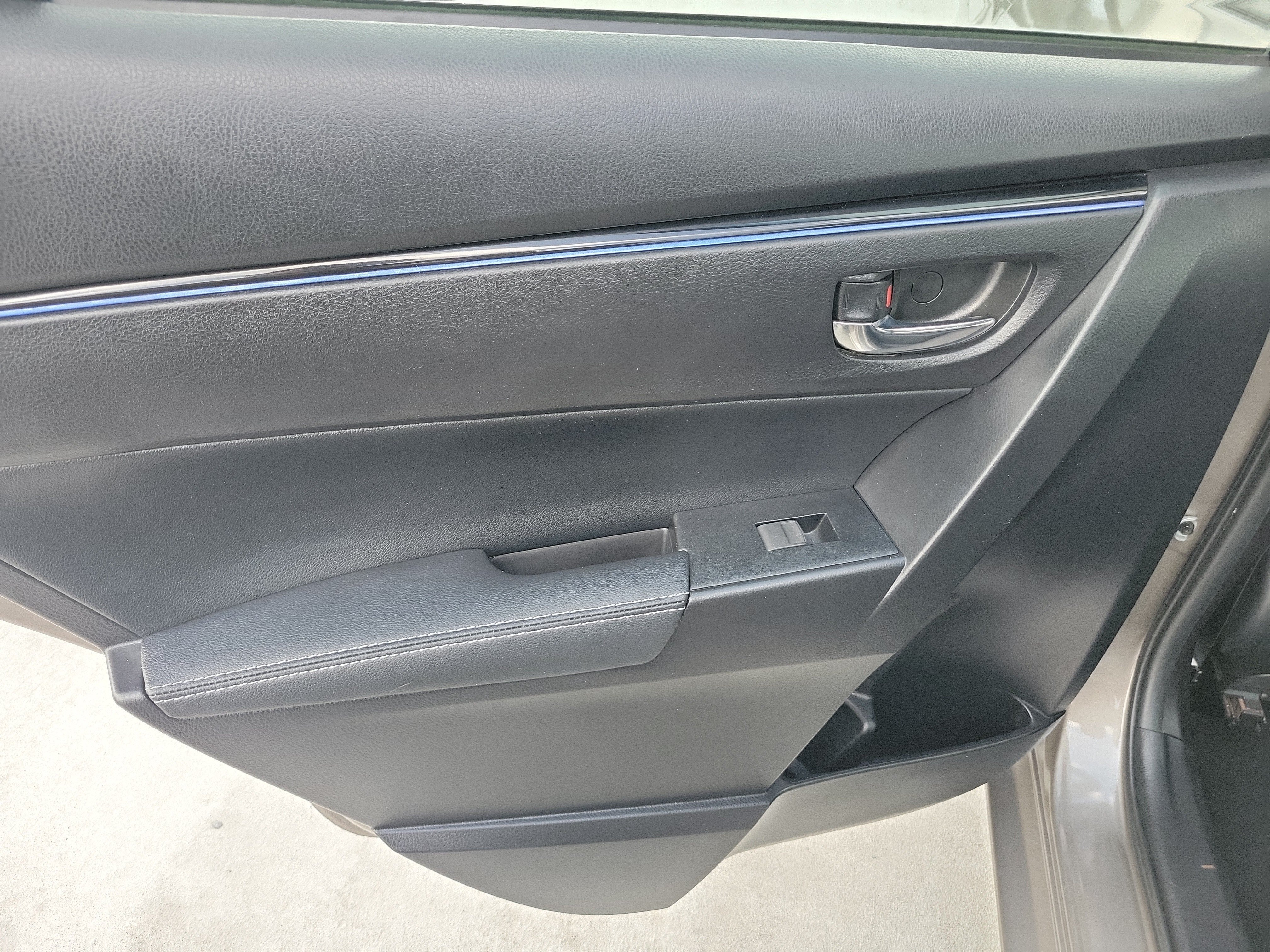 Used 2017 Gray Toyota L image 11
