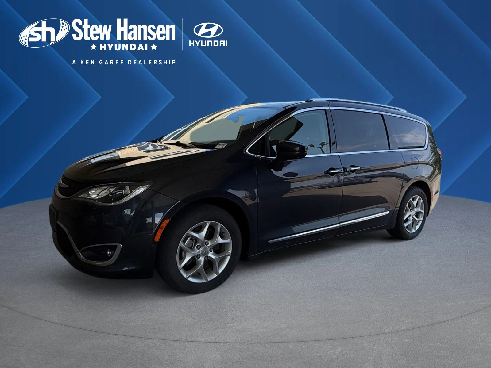 2019 Chrysler Pacifica Touring L Plus's photo