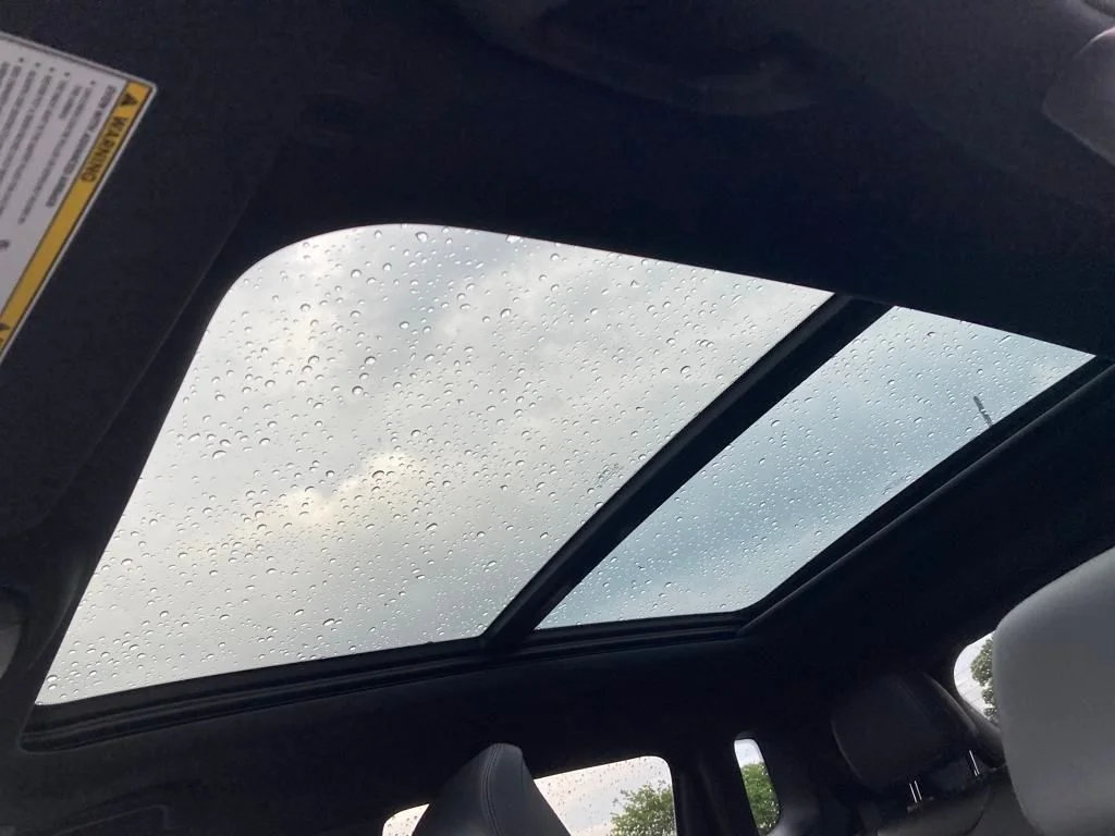 New 2024 Diamond Black Crystal Pearl-Coat Exterior Paint Jeep Limited image 24