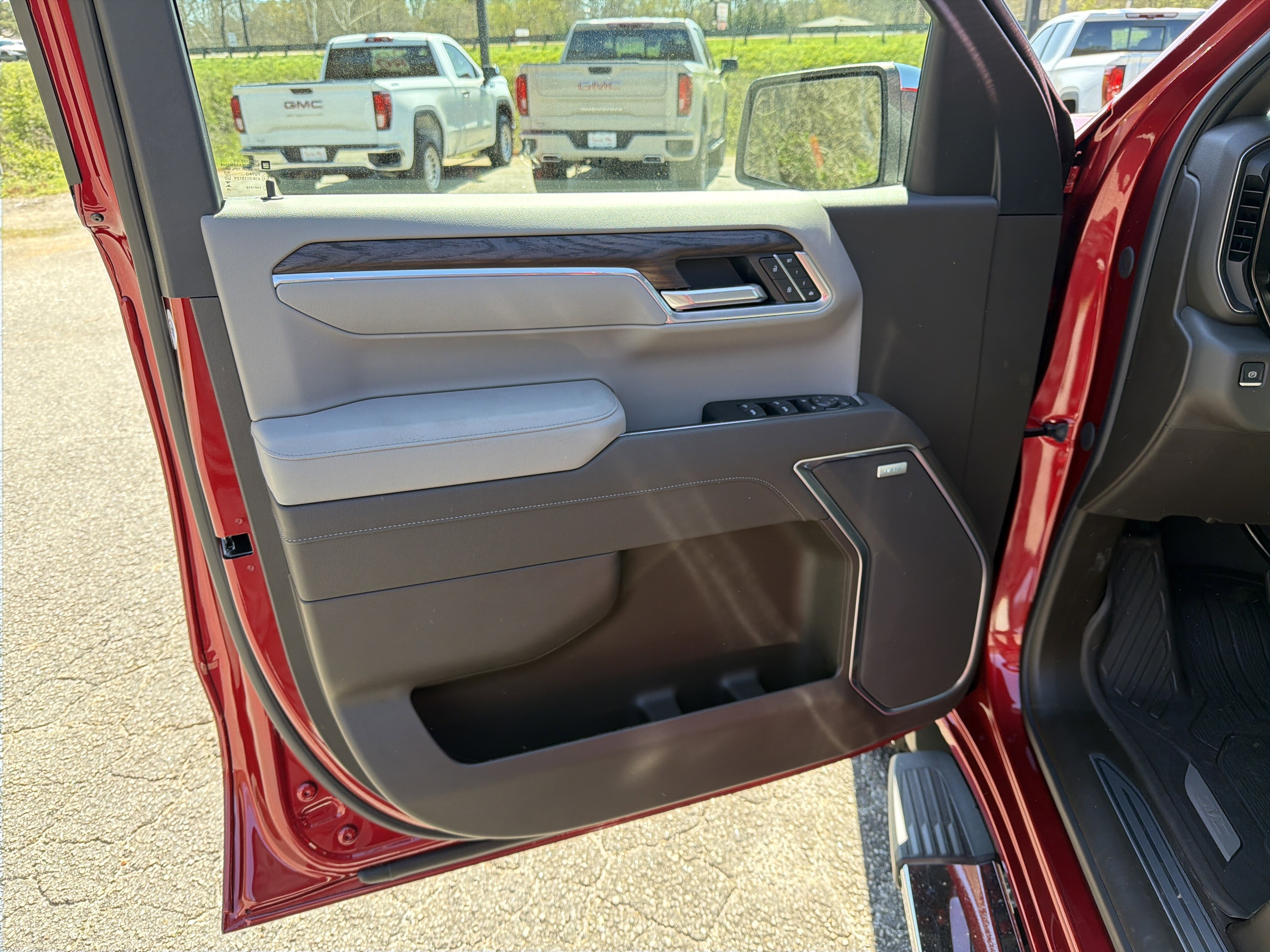 2026 GMC Sierra 1500 SLT - Photo 11