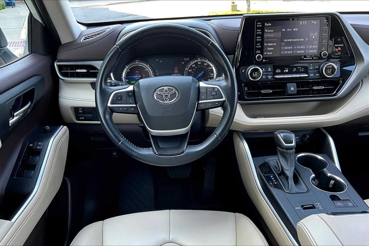 Pre-Owned 2022 Toyota Highlander Hybrid XLE