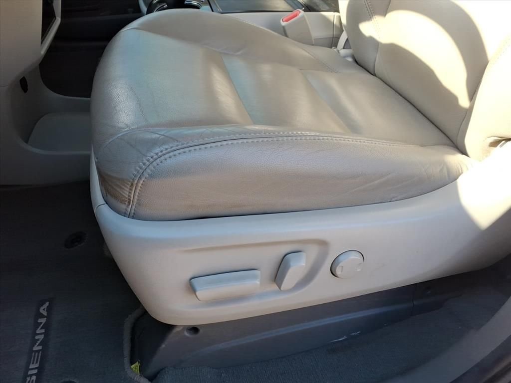 Used 2020 Beige Toyota XLE image 20