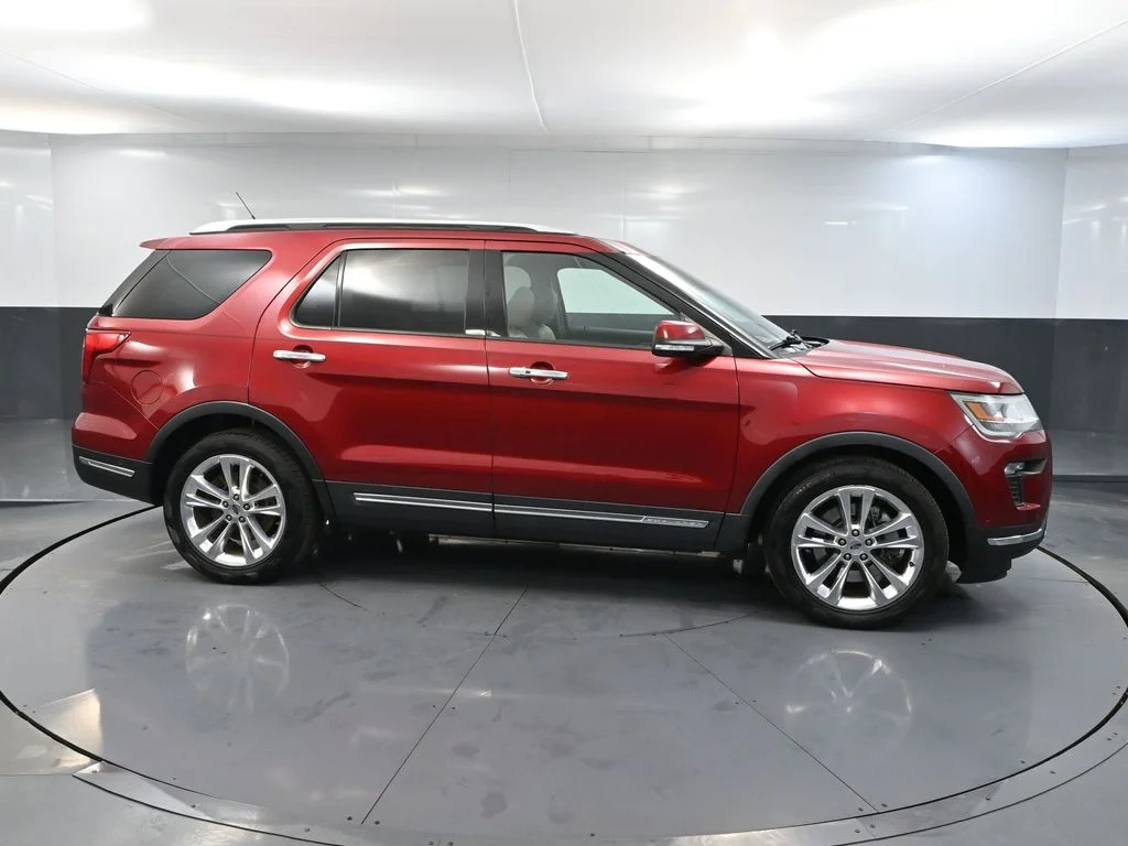 Used 2018 Red Ford Limited image 4