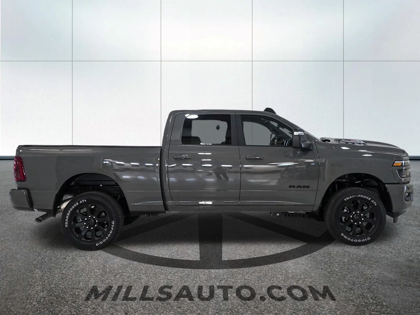 New 2026 Ceramic Gray Clear-Coat Exterior Paint RAM Laramie image 9