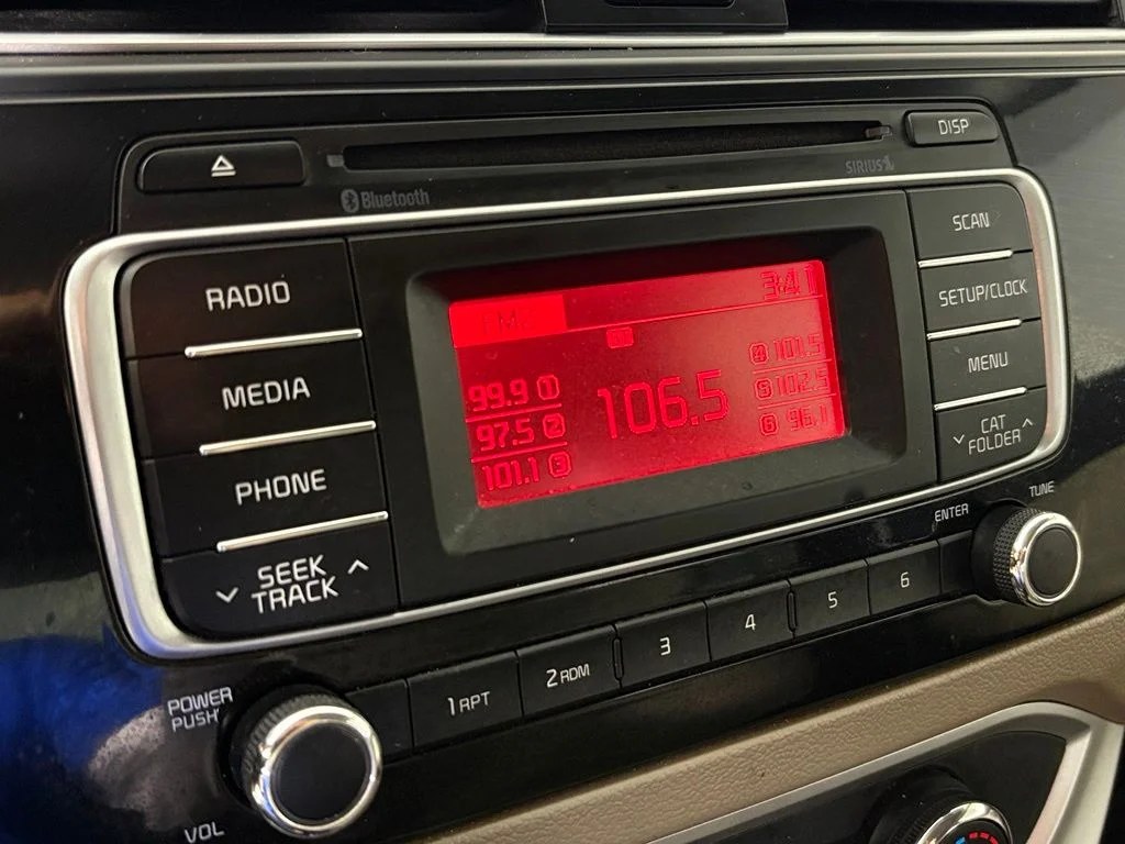 Used 2016 White Kia LX image 21