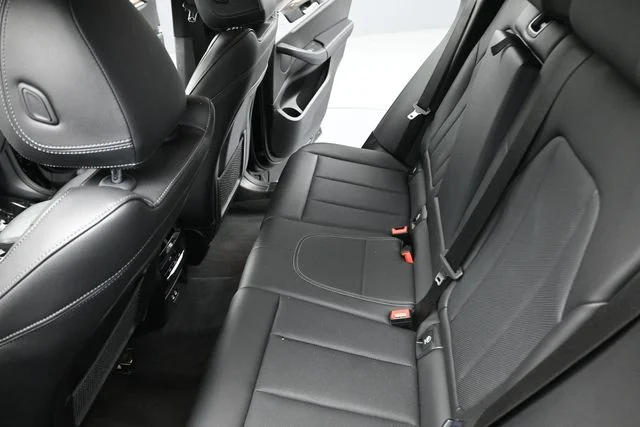 Used 2022 Black BMW xDrive30i image 15
