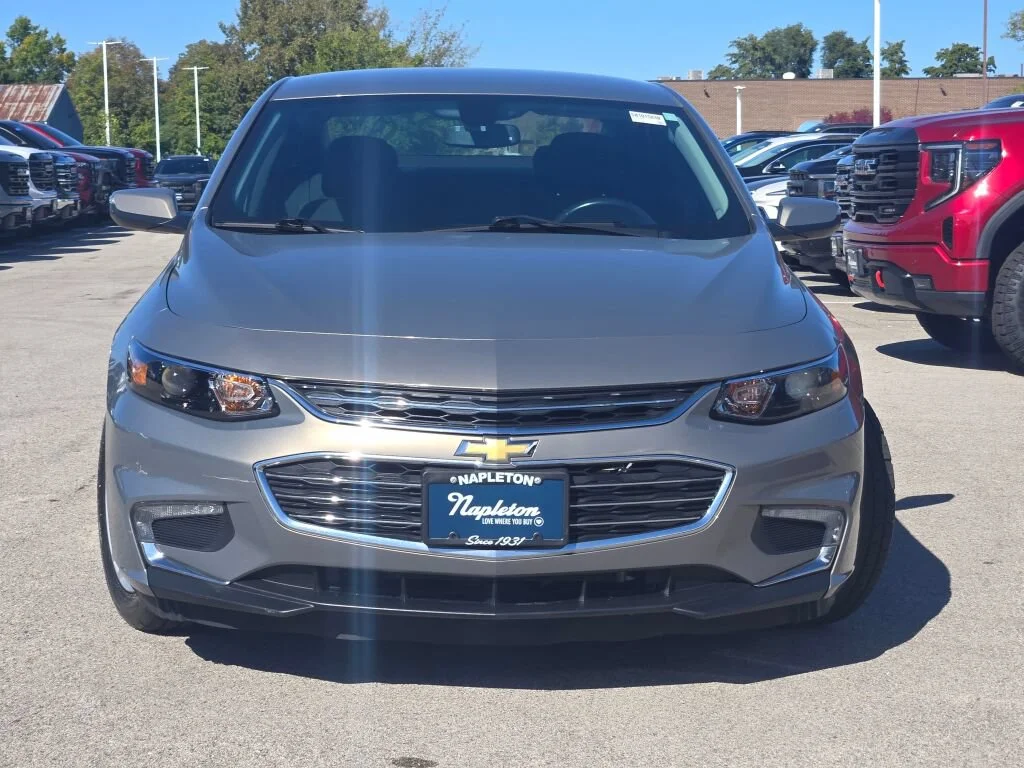 Used 2018 Gray Chevrolet LT image 2