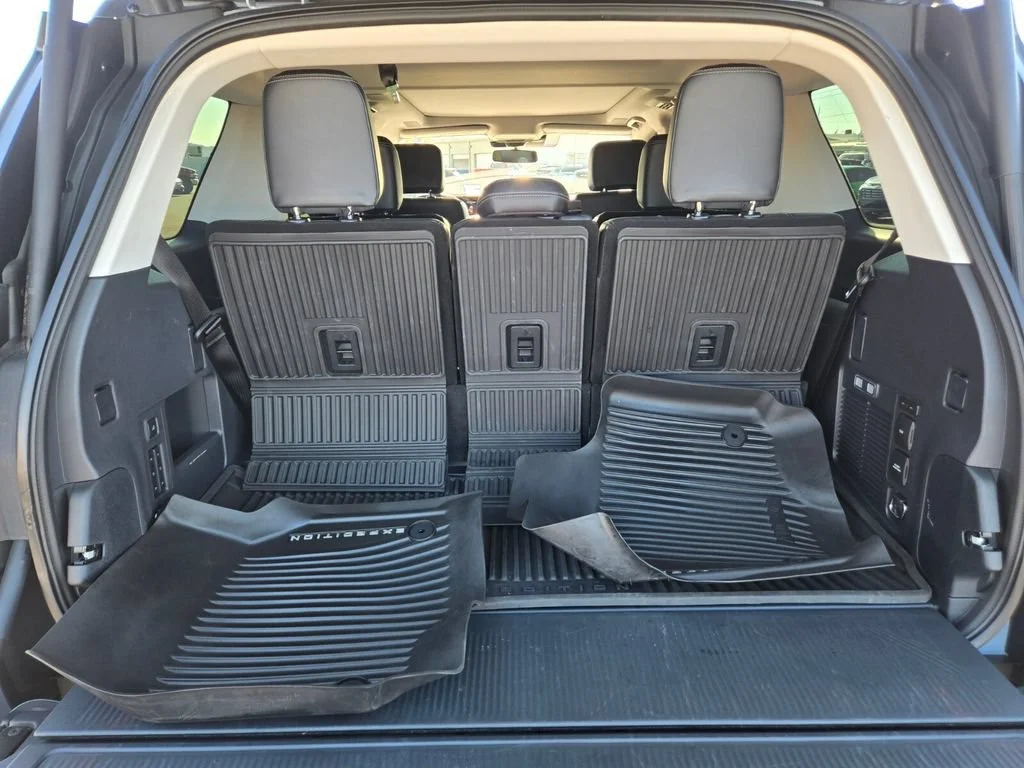 Used 2025 Glacier Gray Meta Ford Platinum image 15