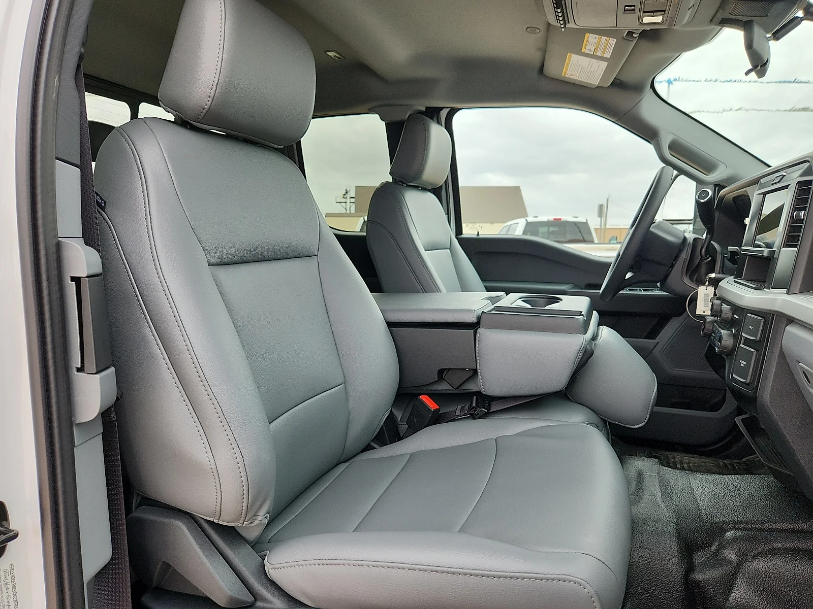 New 2026 Oxford White Ford XL image 20