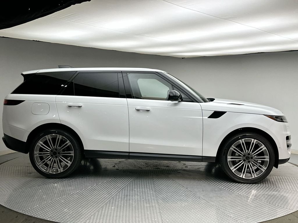New 2026 Fuji White Land Rover SE image 12