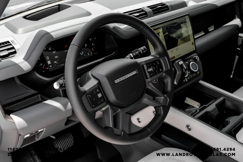 New 2026 Santorini Black Metallic Land Rover X-Dynamic SE image 15