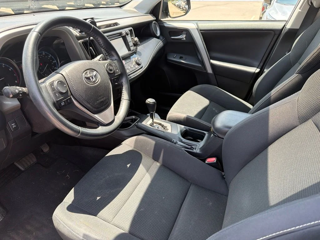 Used 2018 Black Toyota XLE image 4