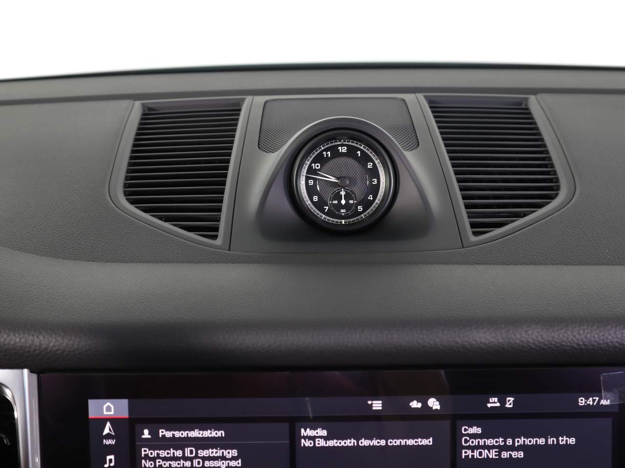 2026 Porsche Macan - Photo 15