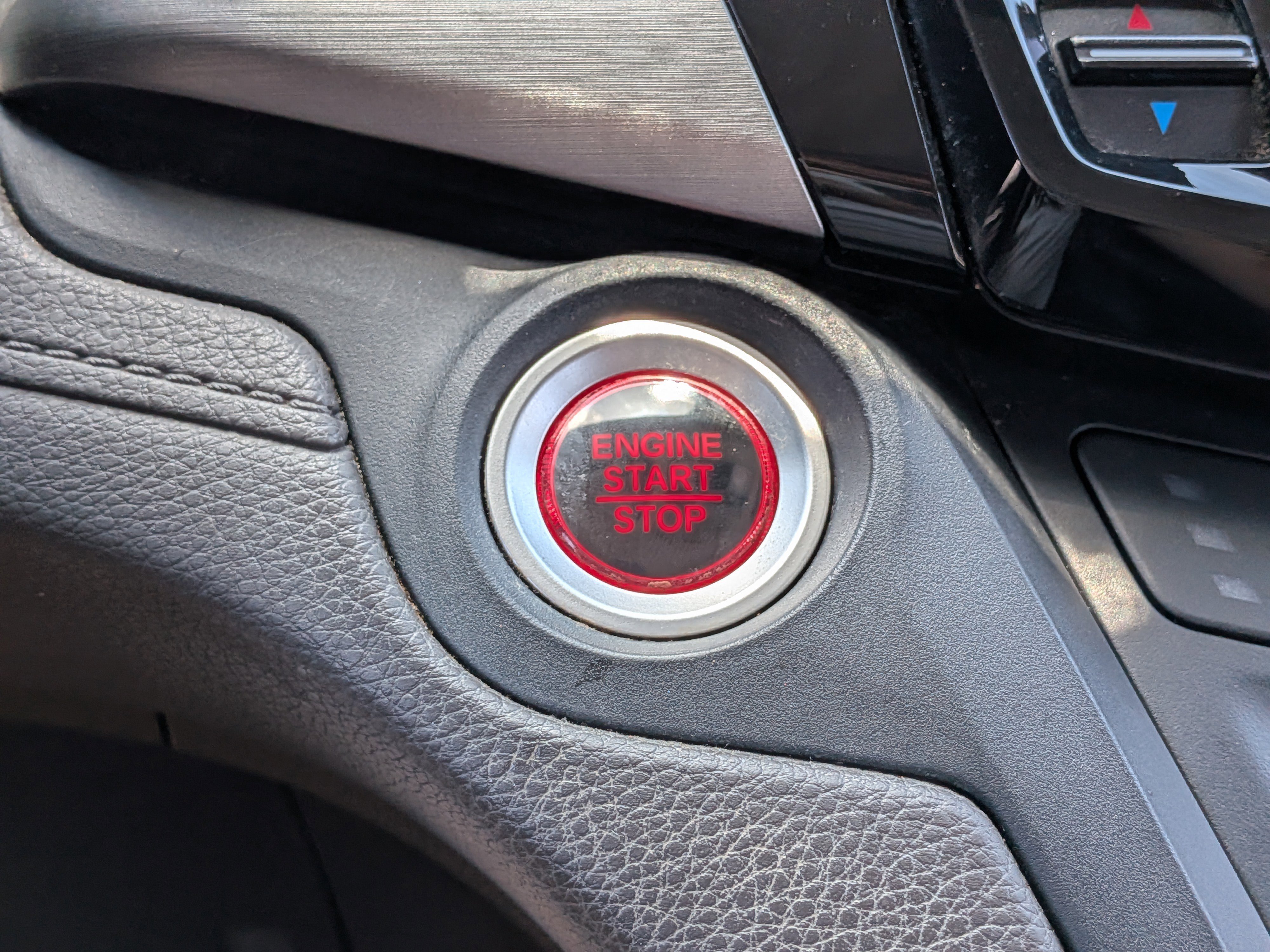 Used 2019 Lunar Silver Metallic Honda Touring image 32