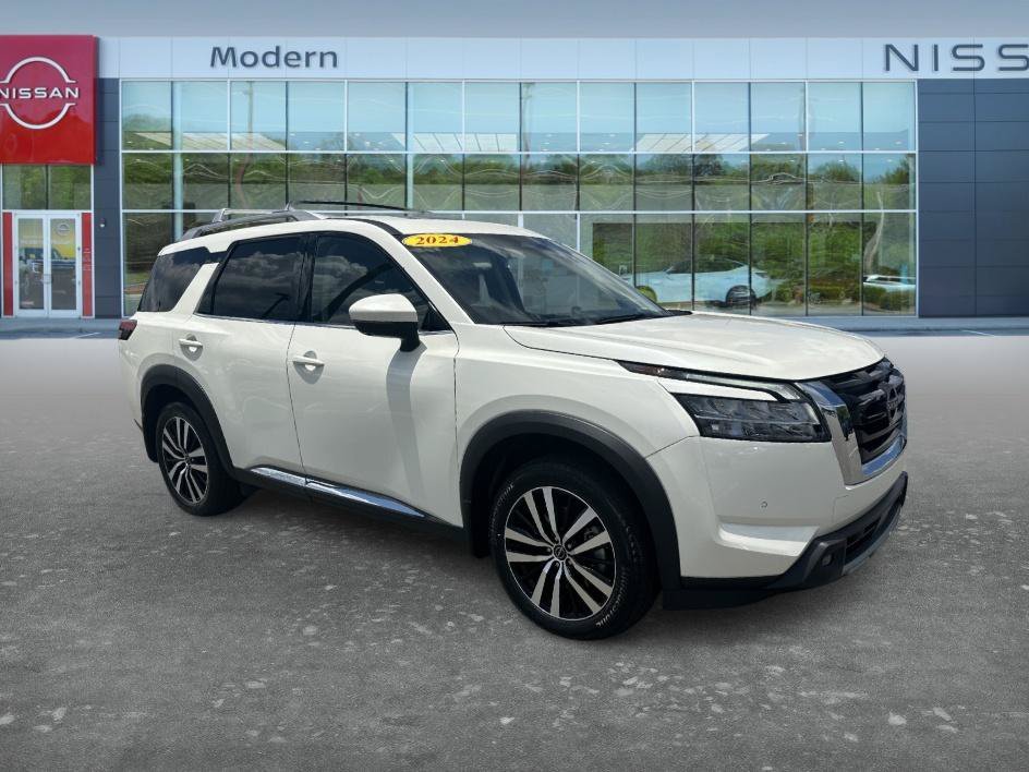 Certified Used 2024 Pearl White Tricoat Nissan Platinum image 3