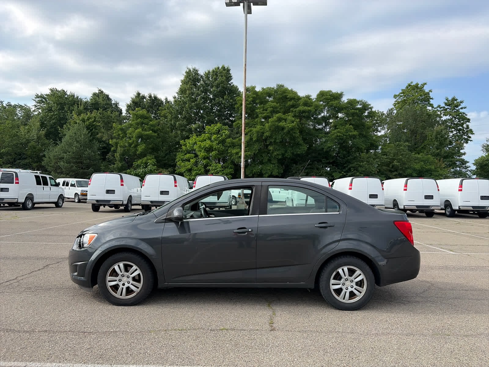 Used 2016 NIGHTFALL GRAY METALLIC Chevrolet LT image 4