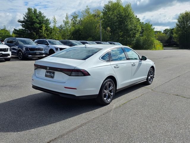 Used 2024 Platinum White Pearl Honda EX image 9