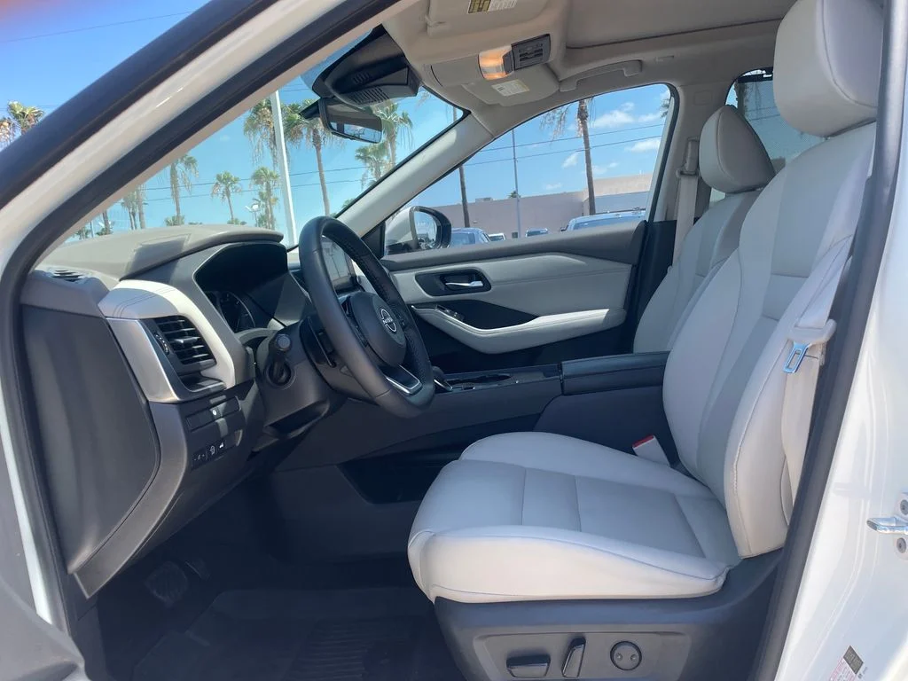 Used 2023 White Nissan SV image 9