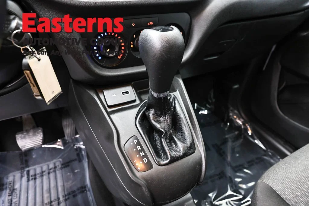 Used 2022 White Ram Base image 13