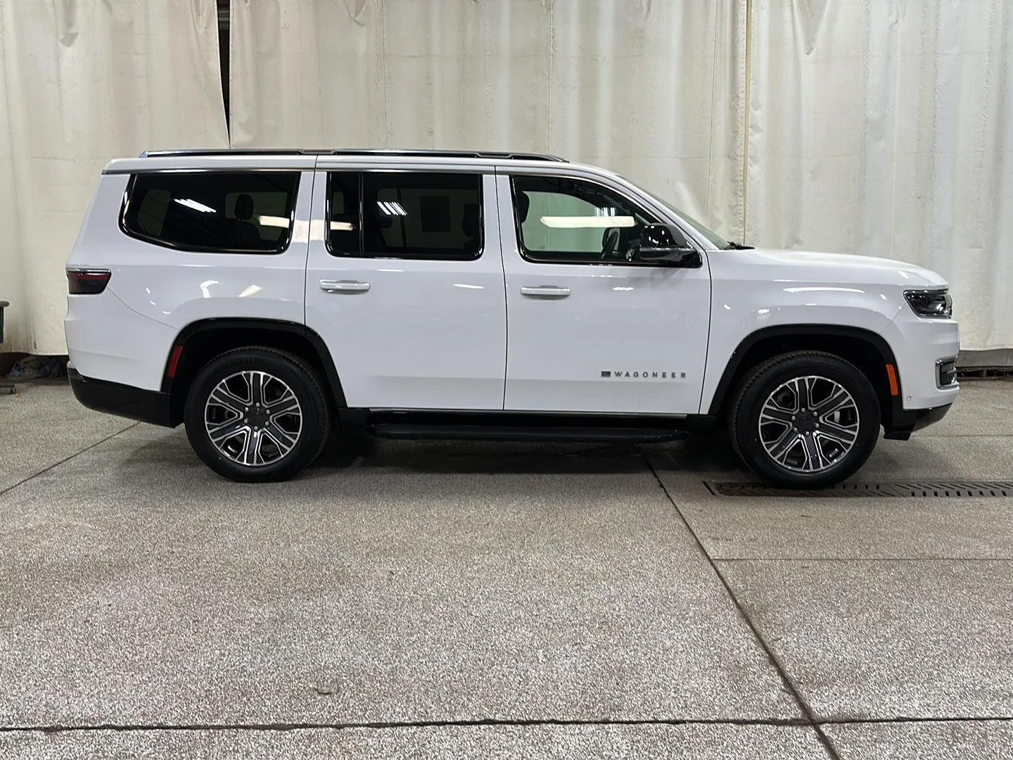 2024 Jeep Wagoneer Series II - Photo 7
