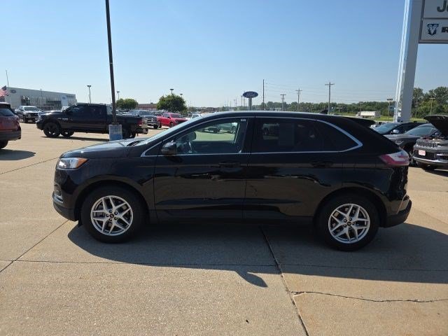 Used 2024 Agate Black Metallic Ford SEL image 4