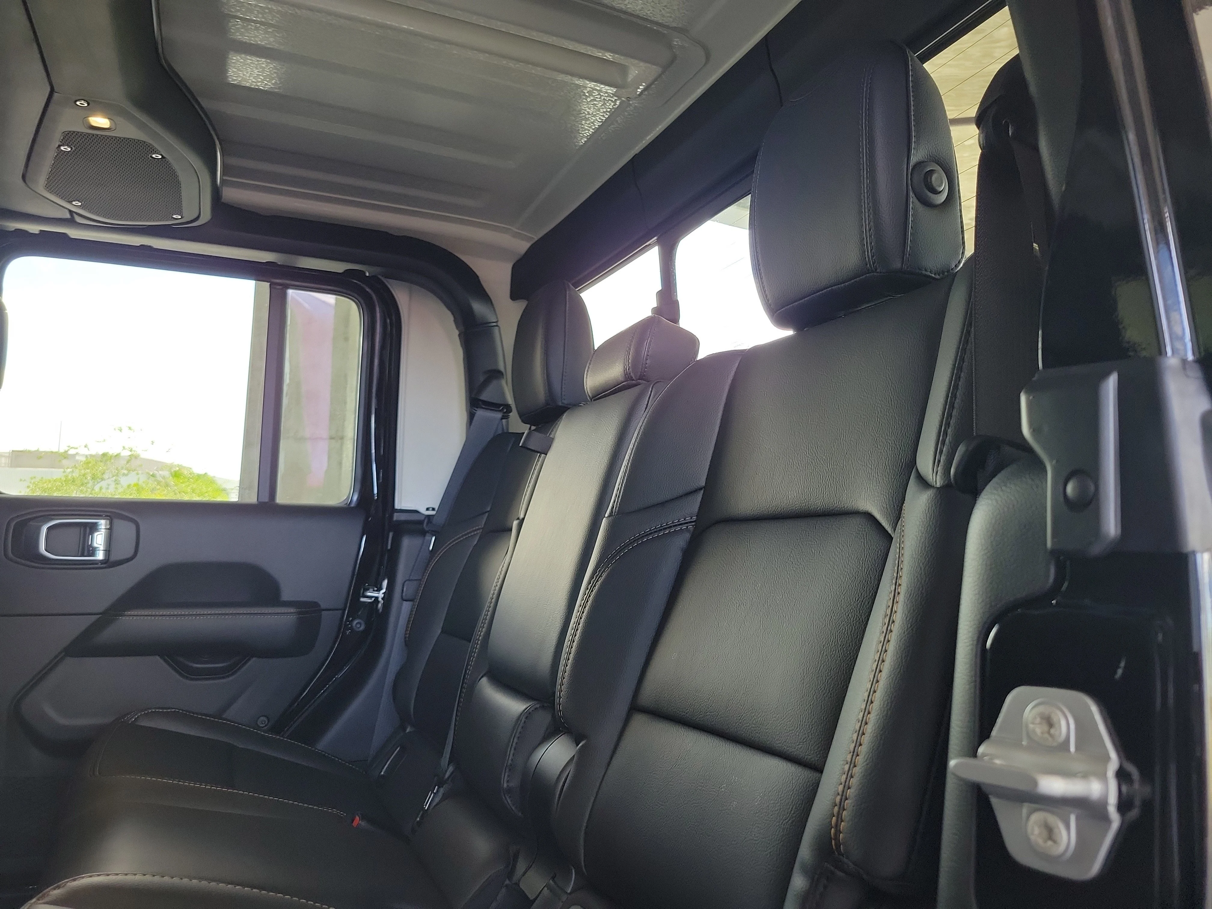New 2026 Black Clear-Coat Exterior Paint Jeep Sahara image 7