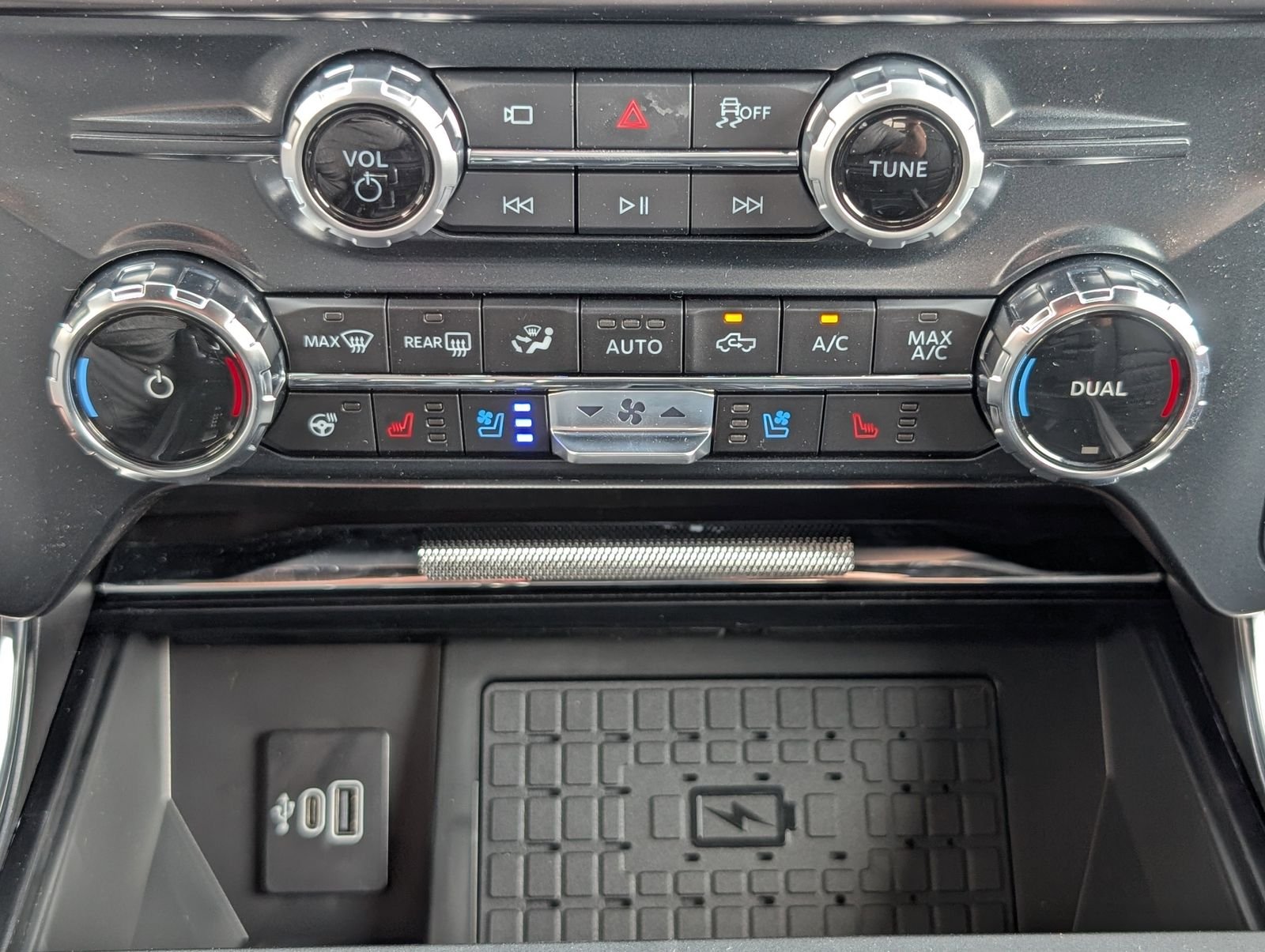 New 2026 Carbonized Gray Metallic Ford Platinum image 19