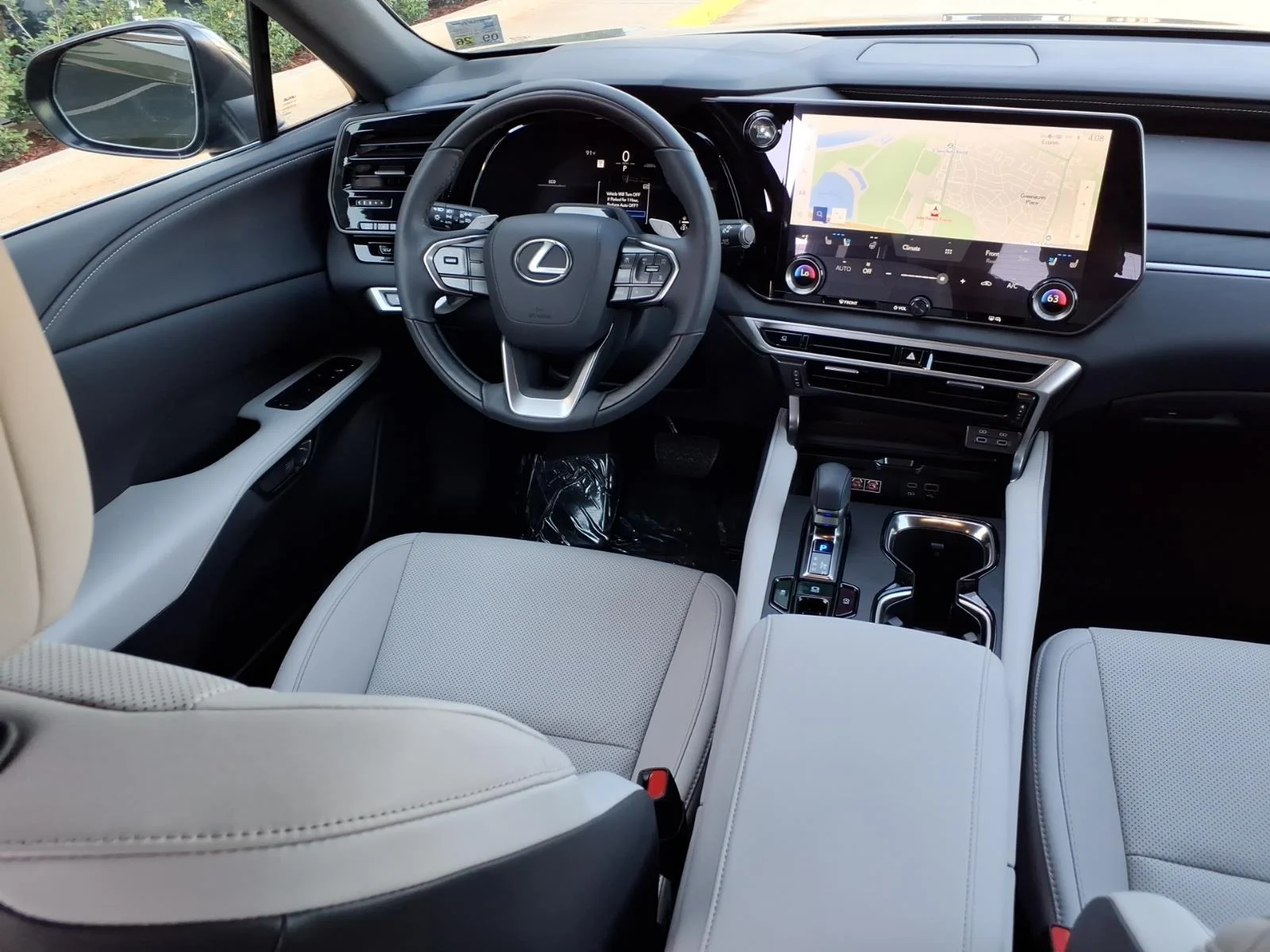 Used 2025 Nori Green Pearl Lexus Premium image 4