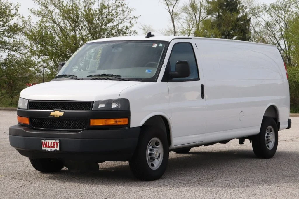 Used 2025 Summit White Chevrolet EXT image 5