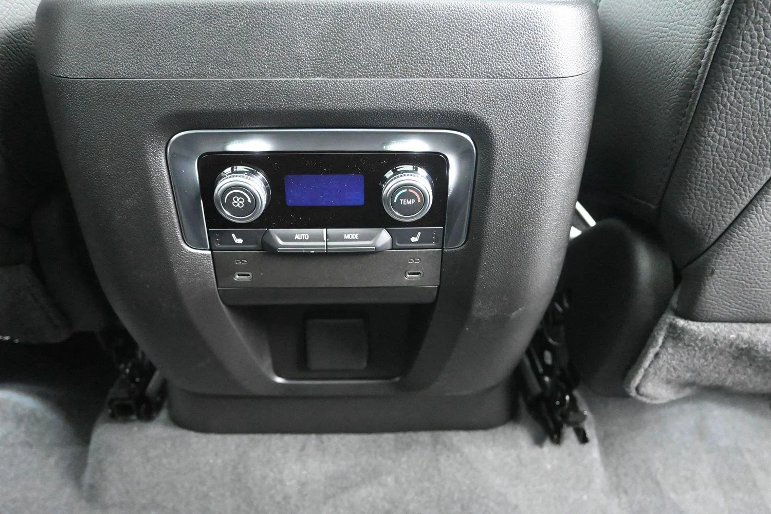 2026 GMC Yukon XL Denali - Photo 17