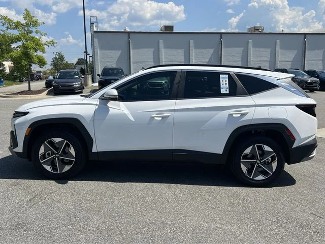 Used 2025 White Hyundai SEL Convenience image 10