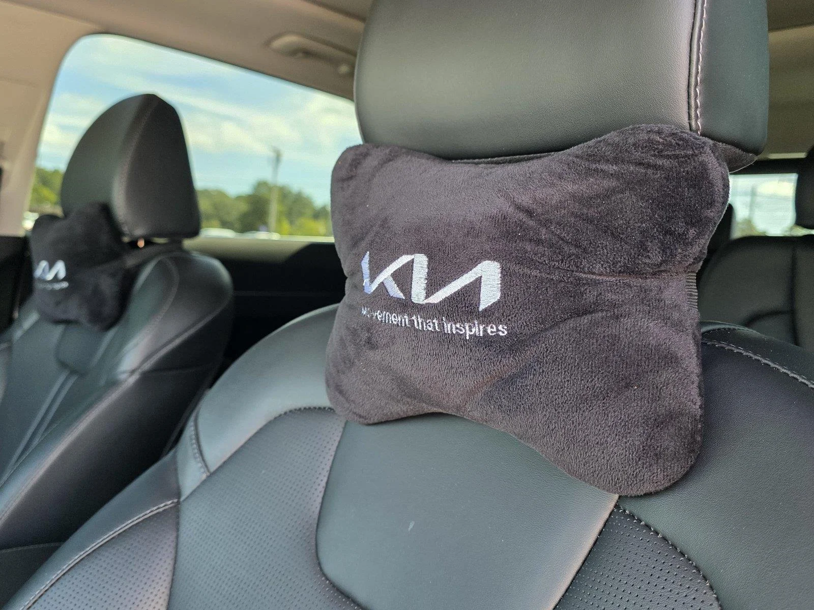 Used 2025 Wolf Gray Kia EX image 24