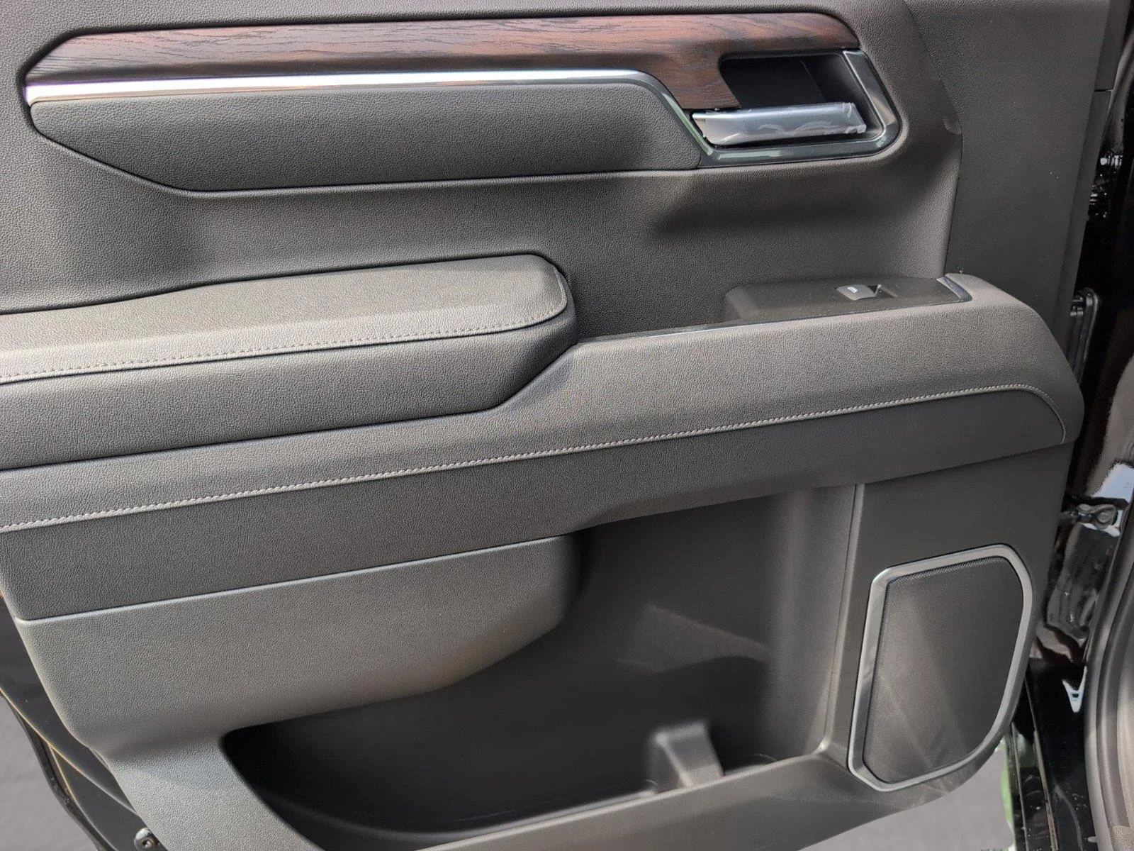 New 2026 Onyx Black GMC SLT image 21