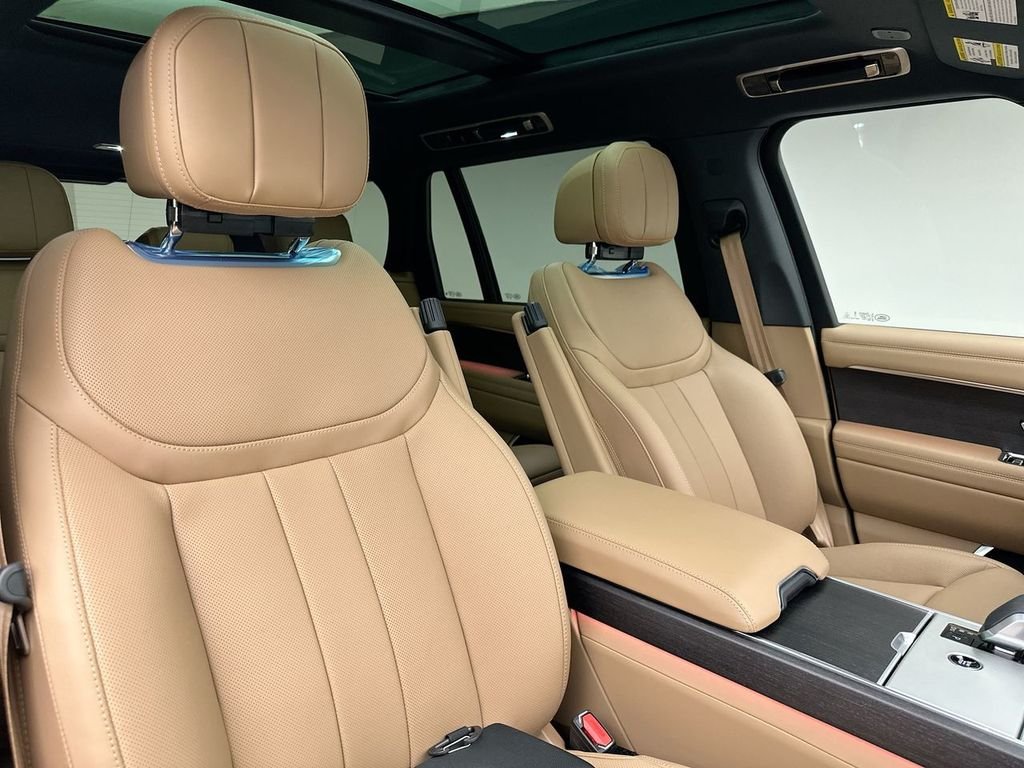 New 2026 Belgravia Green Land Rover SE image 6