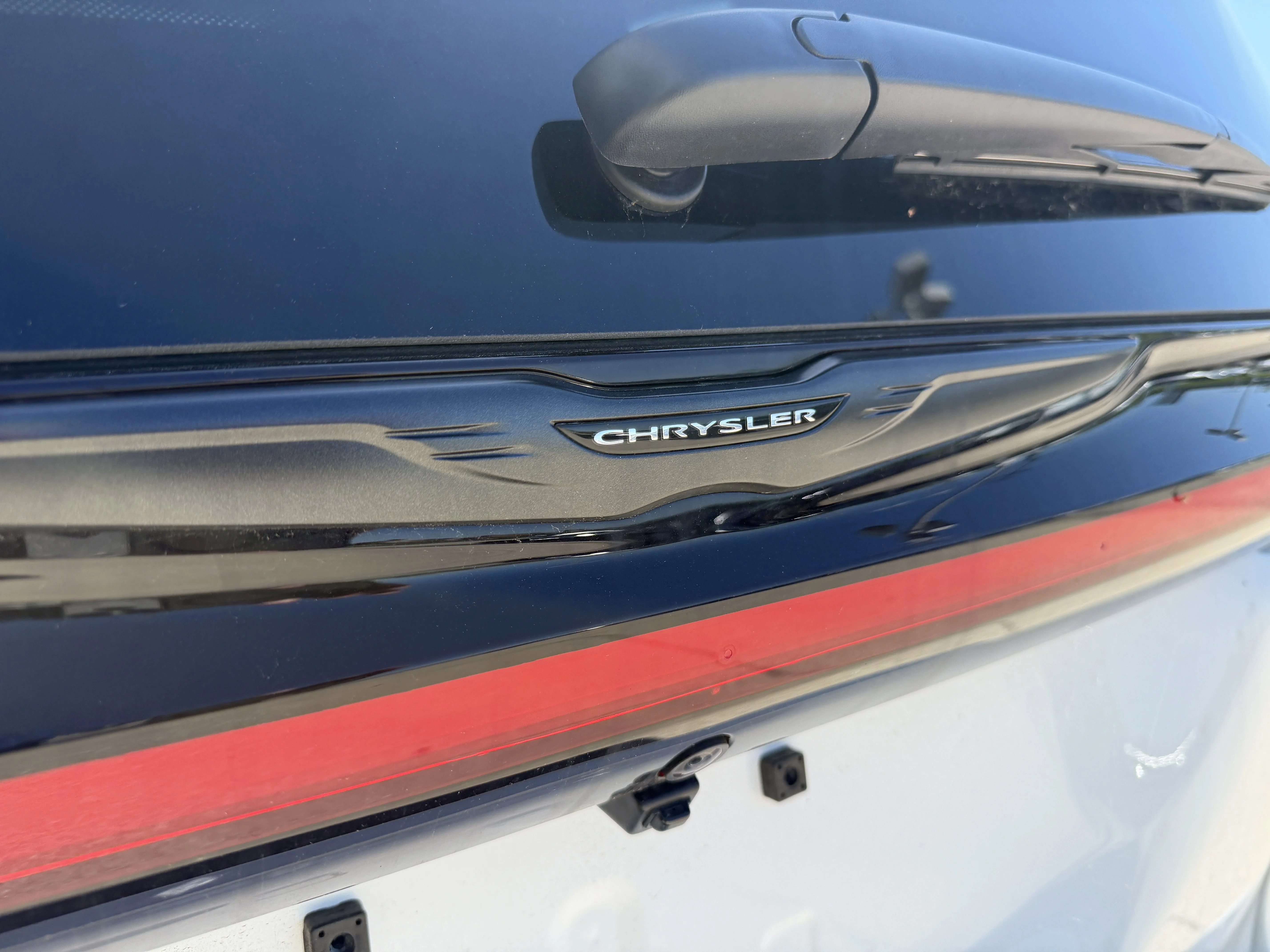 New 2026 Bright White Clear-Coat Exterior Paint Chrysler Select image 8