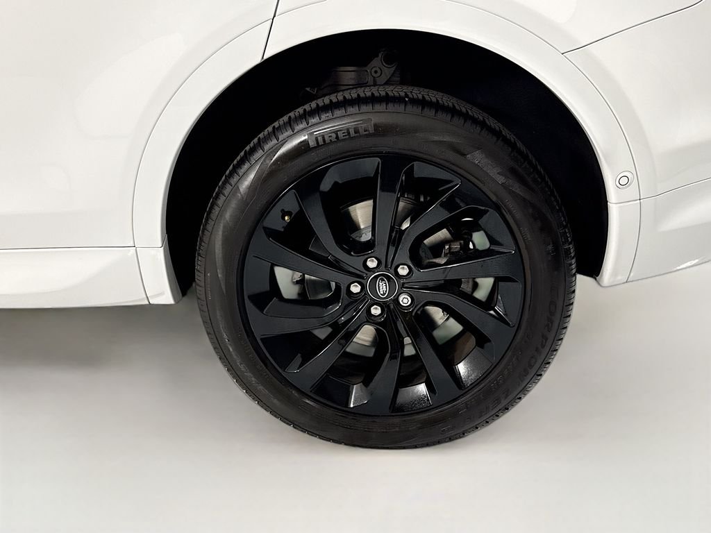 Certified Used 2025 Fuji White Land Rover S image 32
