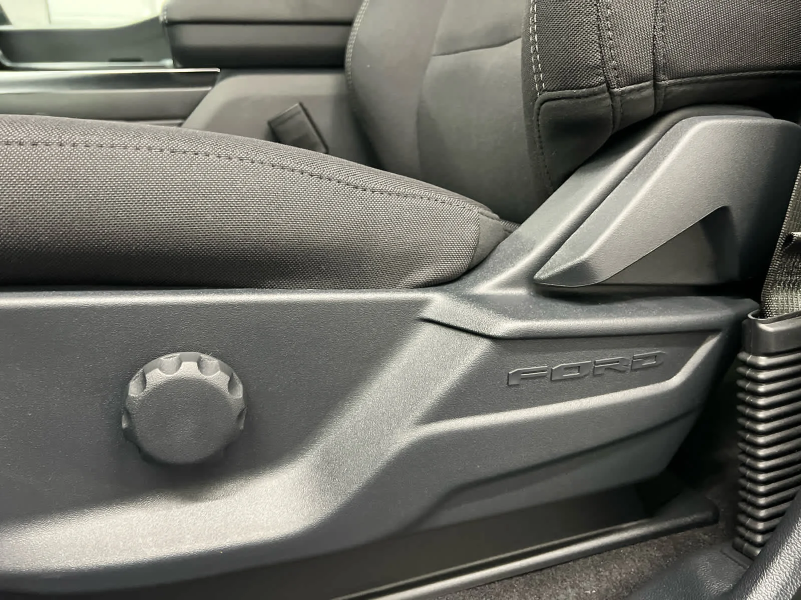 New 2026 Carbonized Gray Metallic Ford STX 4WD Supercrew 5.5 Box image 11