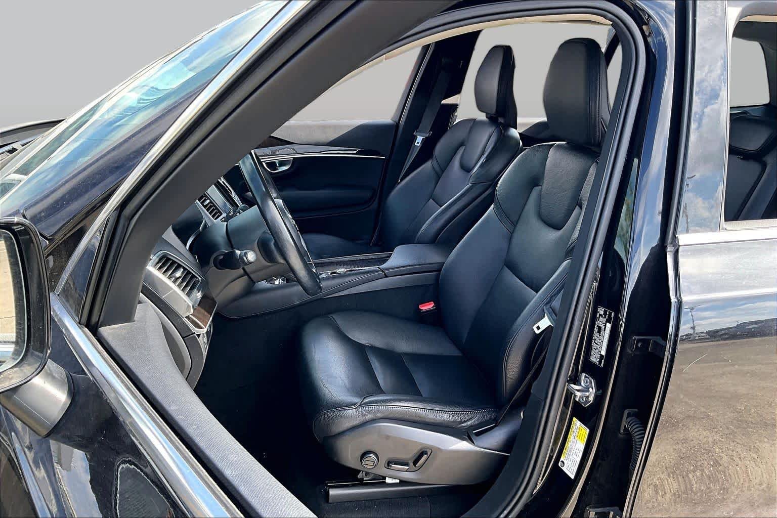Pre-Owned 2019 Volvo XC90 Momentum