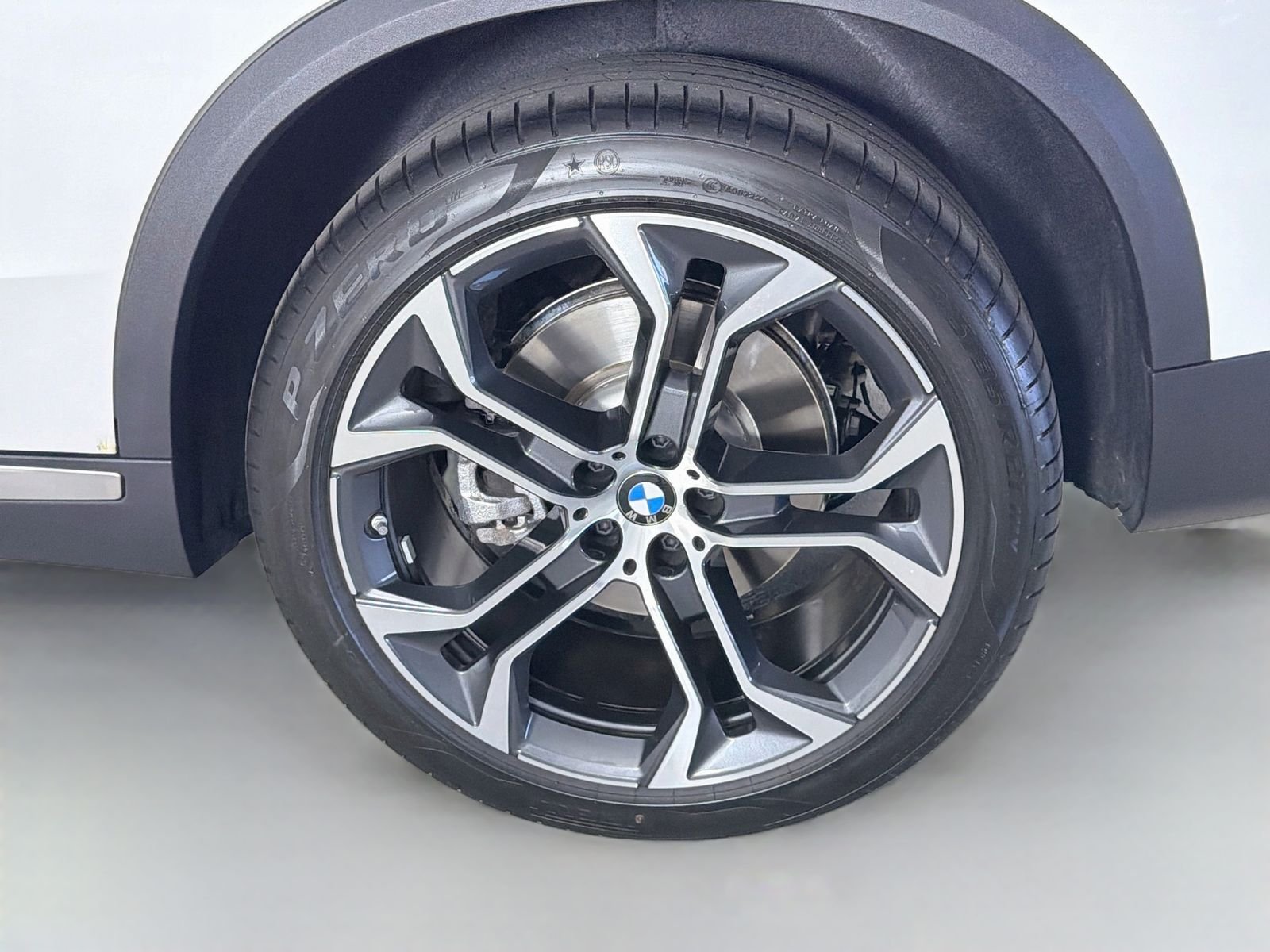 Used 2026 Mineral White Metallic BMW xDrive40i image 33