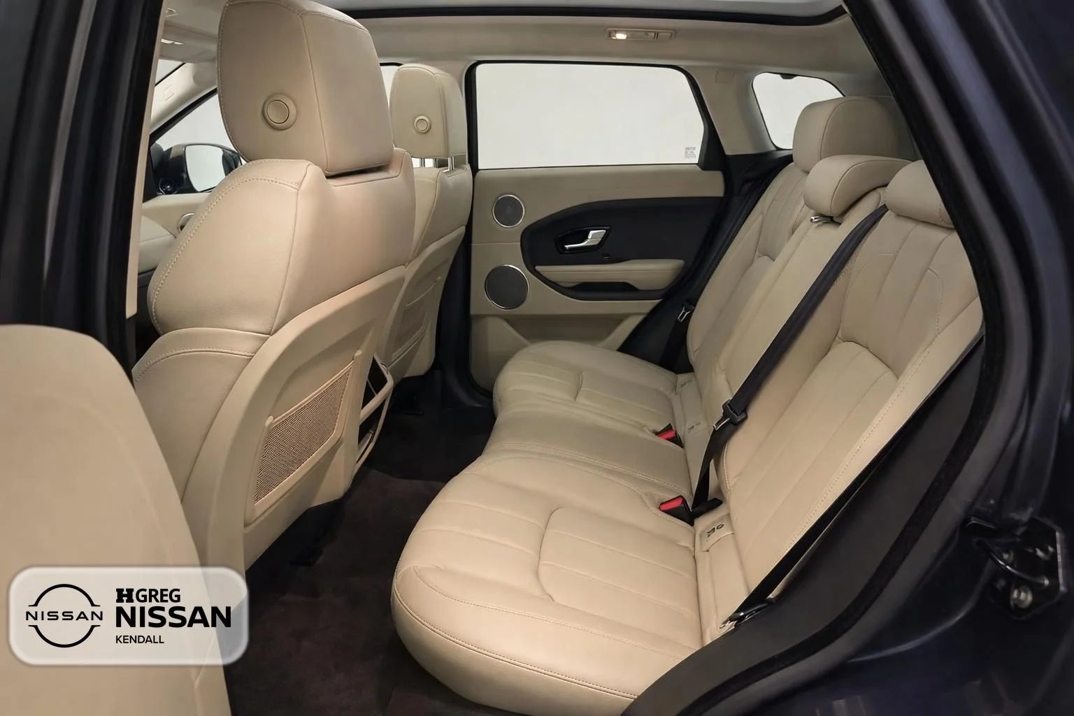 Used 2019 Blue Land Rover SE Premium image 10